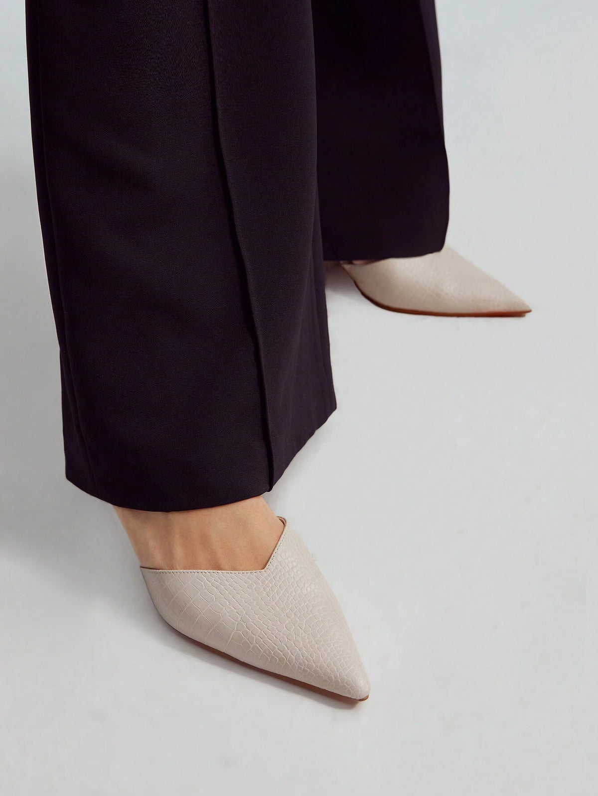 PREMIUM POINTY KITTEN HEEL SLINGBACKS