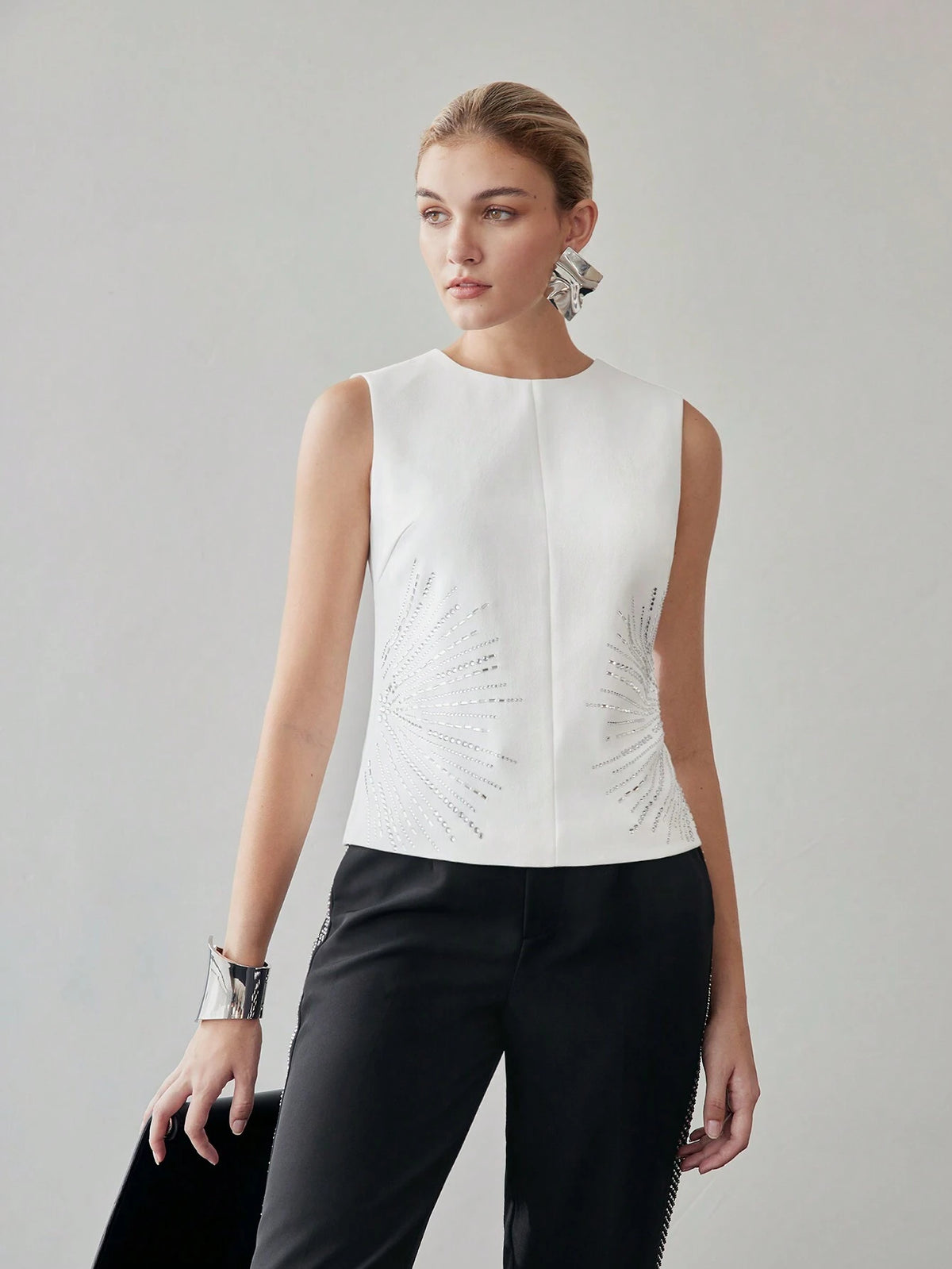 MOTF PREMIUM RHINESTONE DETAIL ZIPPER BACK SLEEVELESS BLOUSE
