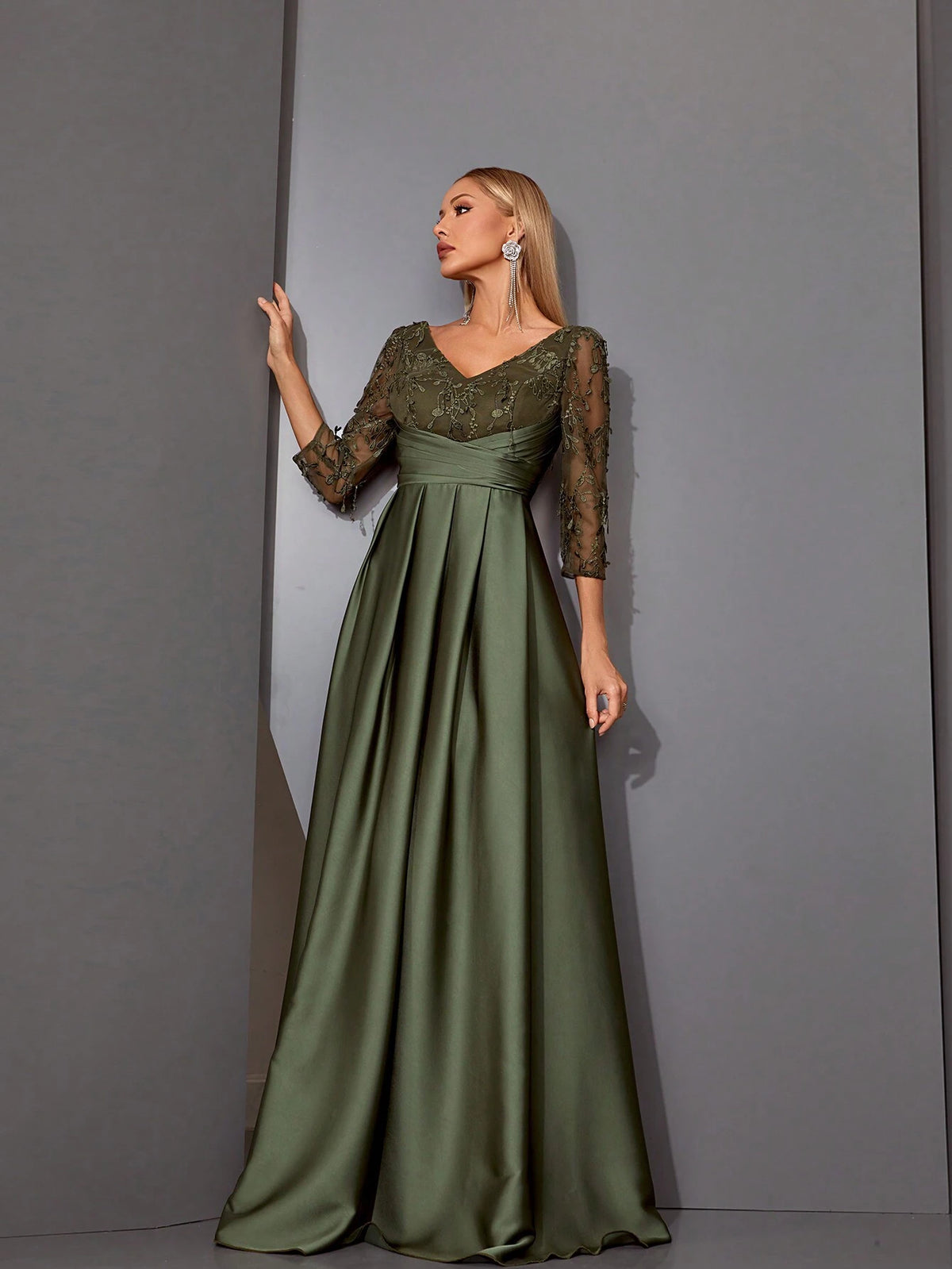 Magicy V-Neck Embroidered Lace Splice Satin Fabric Handmade Folded Dress Bridesmaid Dress