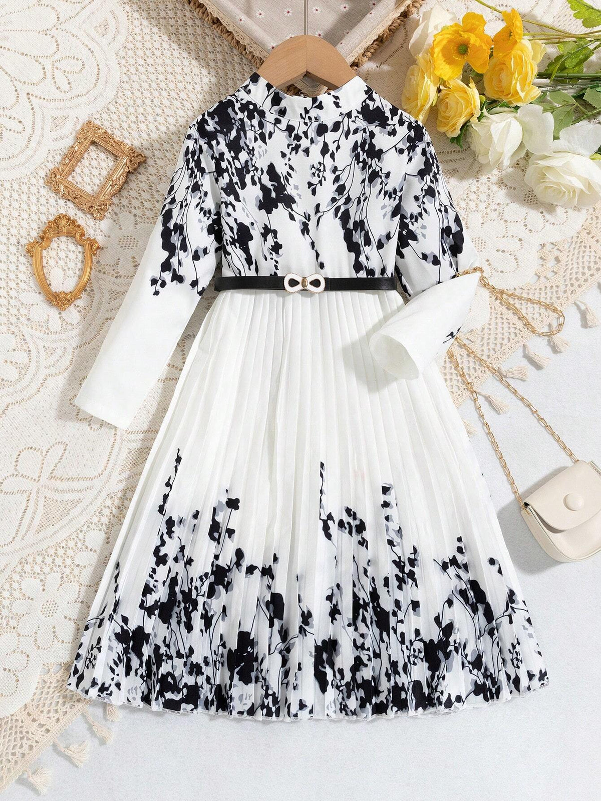 New Arrival Girls' Lovely Vitality White Pleated Long Dress For Daily Wear Sibling Outfits Mathing Outfits (3 Pieces Are Sold Separately)