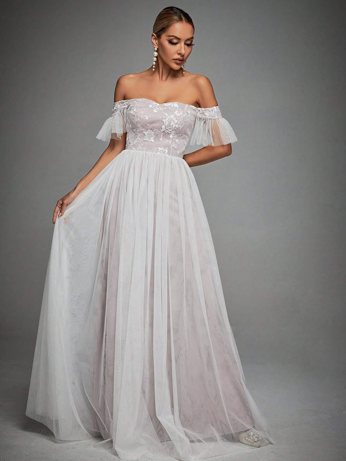 Off Shoulder Embroidery Mesh Wedding Dress
