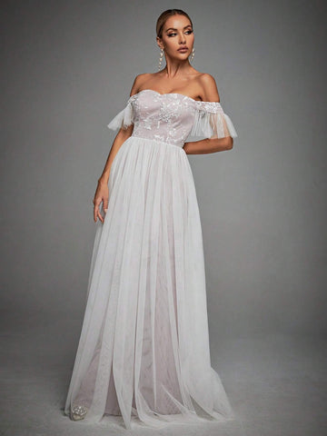 Off Shoulder Embroidery Mesh Wedding Dress