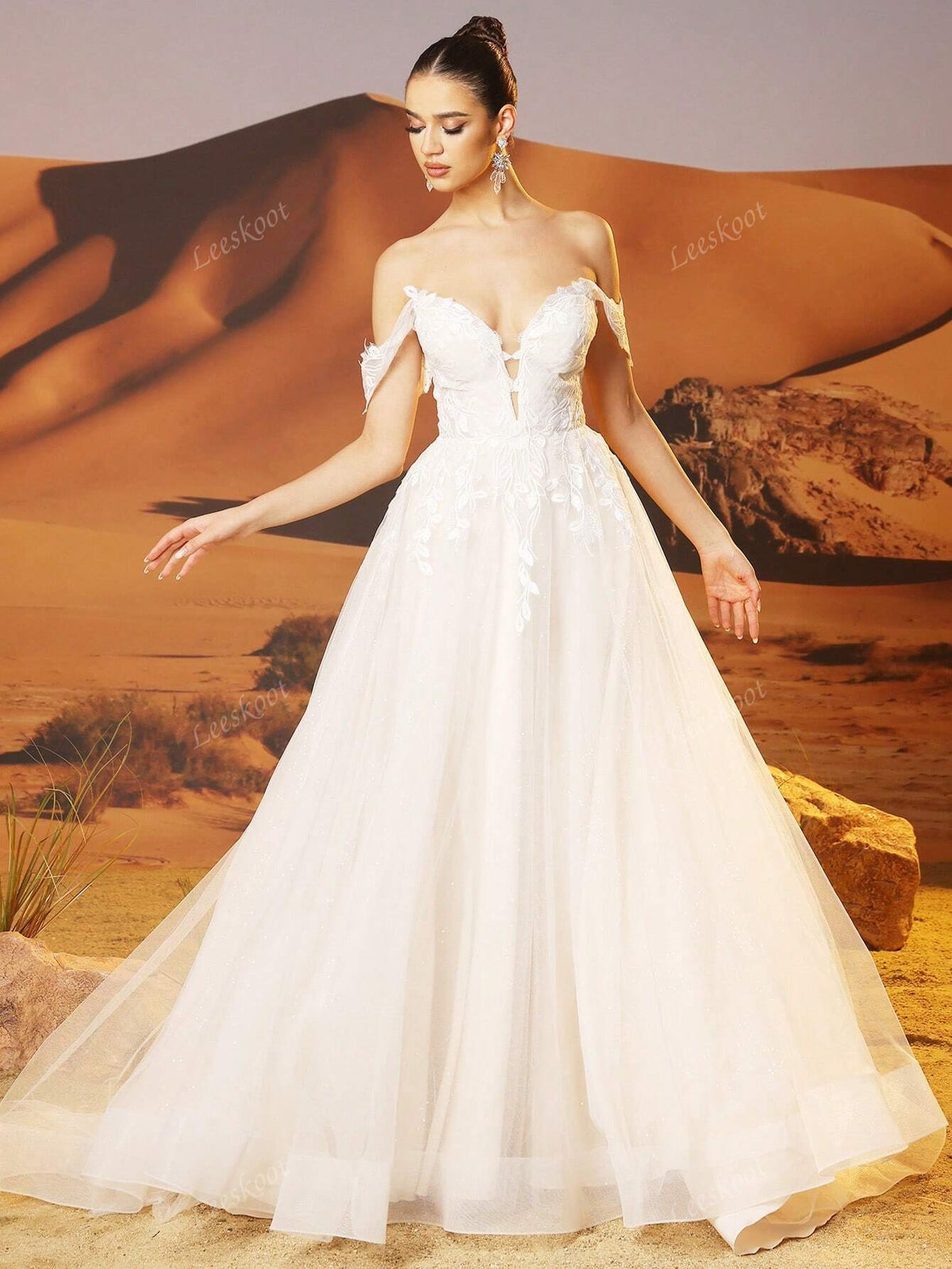 Off Shoulder Sexy Deep V-Neck Lace Wedding Dresses Ball Gown Romantic Tulle Bridal Gowns For Women Out Door Garden Wedding Gowns For Bride Lace Up Back With Train Ivory Tulle With Champagne Lining