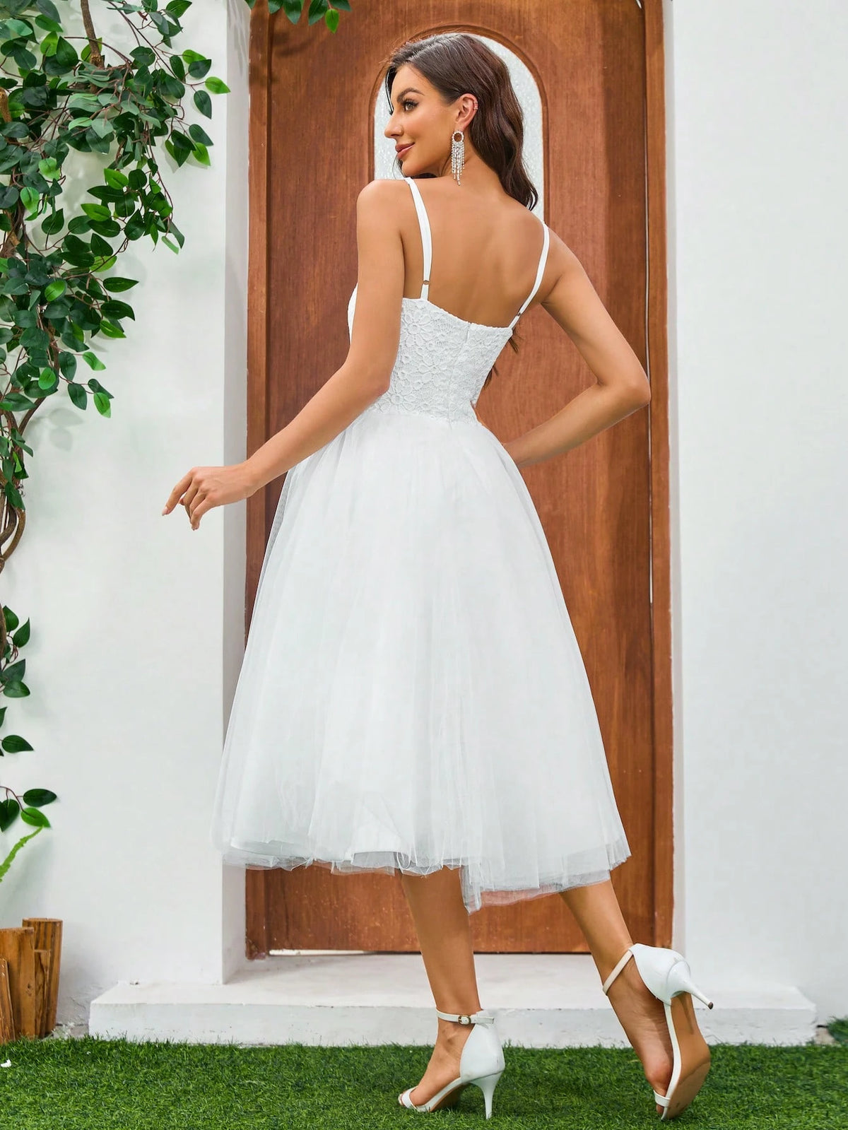 Pearl Button Decorated Lace Patchwork Tulle Strap Wedding Dress