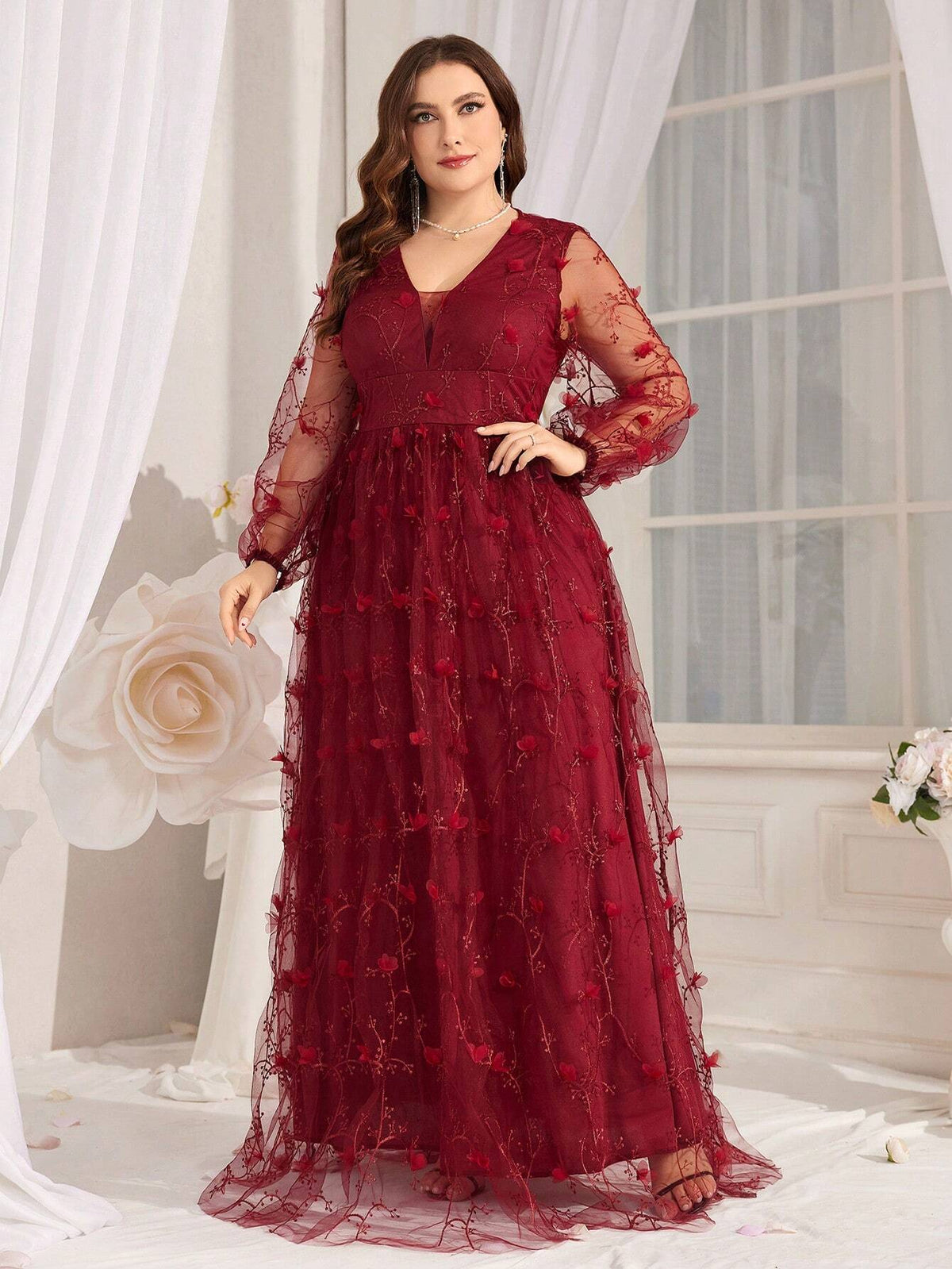 Plus Size Women's Floral Embroidery Mesh Lantern Sleeve Cocktail Dress