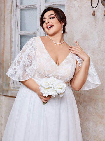 Plus Size Women's V-Neck Lace Patchwork White Tulle Train Ball Gown Wedding Dress
