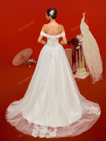 Romantic Off-Shoulder Lace Embroidery Waist-Hugging Tulle Wedding Dress
