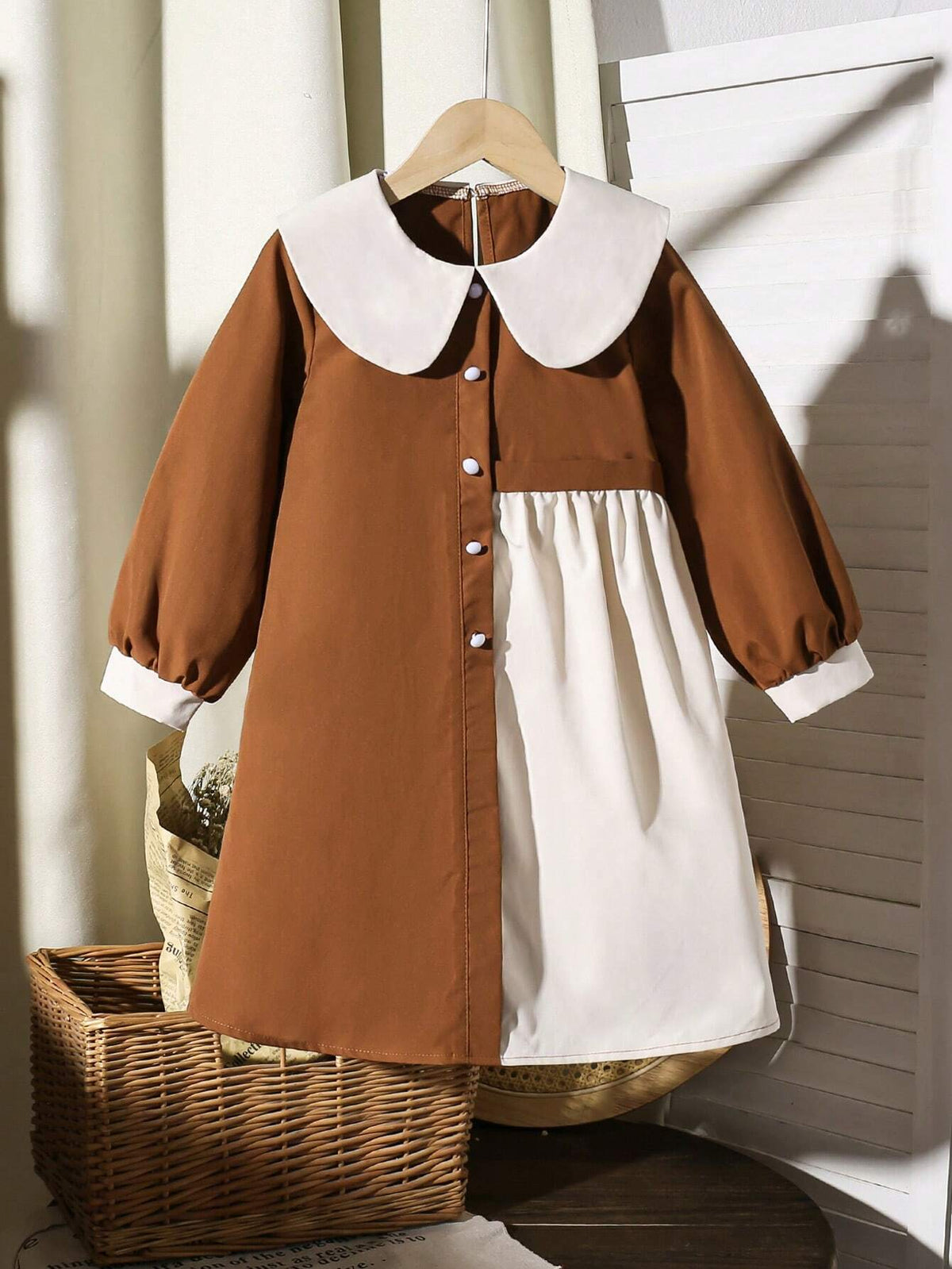 All-Match, Versatile And Elegant Brown-Toned Long-Sleeved Shirt, The Perfect First Piece For Toddler Girls For The Autumn And Winter Seasons, School, Outdoor Activities, And Family Gatherings.