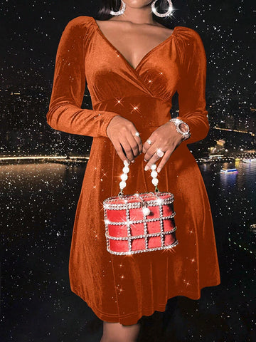 Women's Solid V-Neck Long Sleeve Pleated Minimalist Short Casual Dress