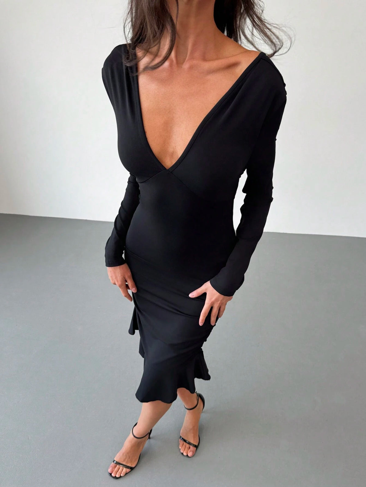 Aloruh Women's Valentine's Day Deep V Neck Long Sleeve Bodycon Ruffle Hem Mini Dress,