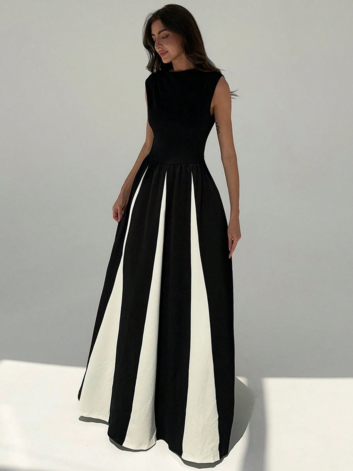 Elegant Crew Neck Sleeveless Fitted Contrast Color A-Line Cocktail Party Mini Dress