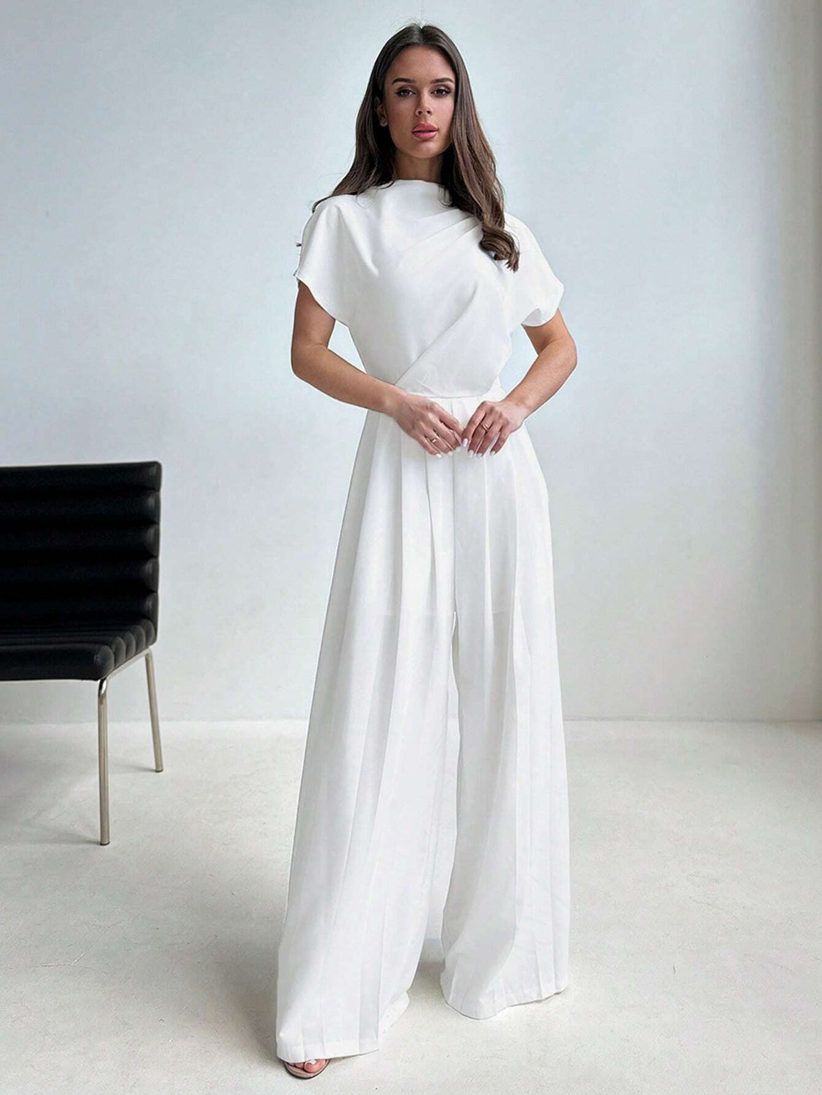 Elegant French Ruched Waist Wide Leg Jumpsuit With Stand Collar And Floor-Length, Perfect For Office And Commute To Showcase The Tall And Slim Figure