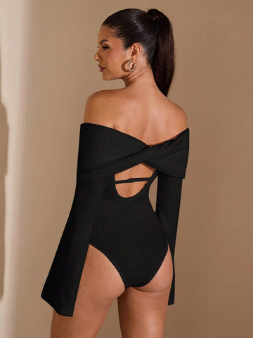 Women Winter Outfit Faux Fur One-Piece, White Crew Neck Twisted Cutout Backless Sexy & Elegant Romper, Suitable For Romantic Dates, Comfortable Layering Piece For Autumn/Winter, Holiday Parties, Christmas, Thanksgiving