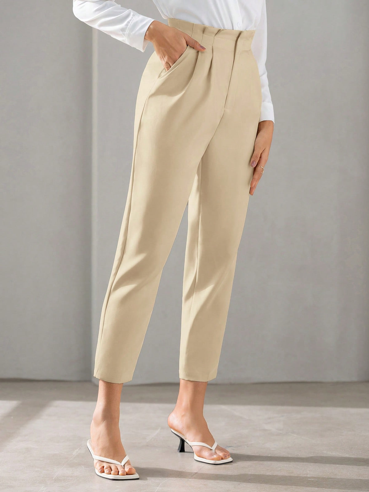 BIZwear Solid Fold Pleated Detail Cropped Pants