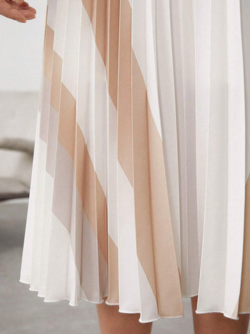 BIZwear Women's Contrast Color Pleated Hem Skirt