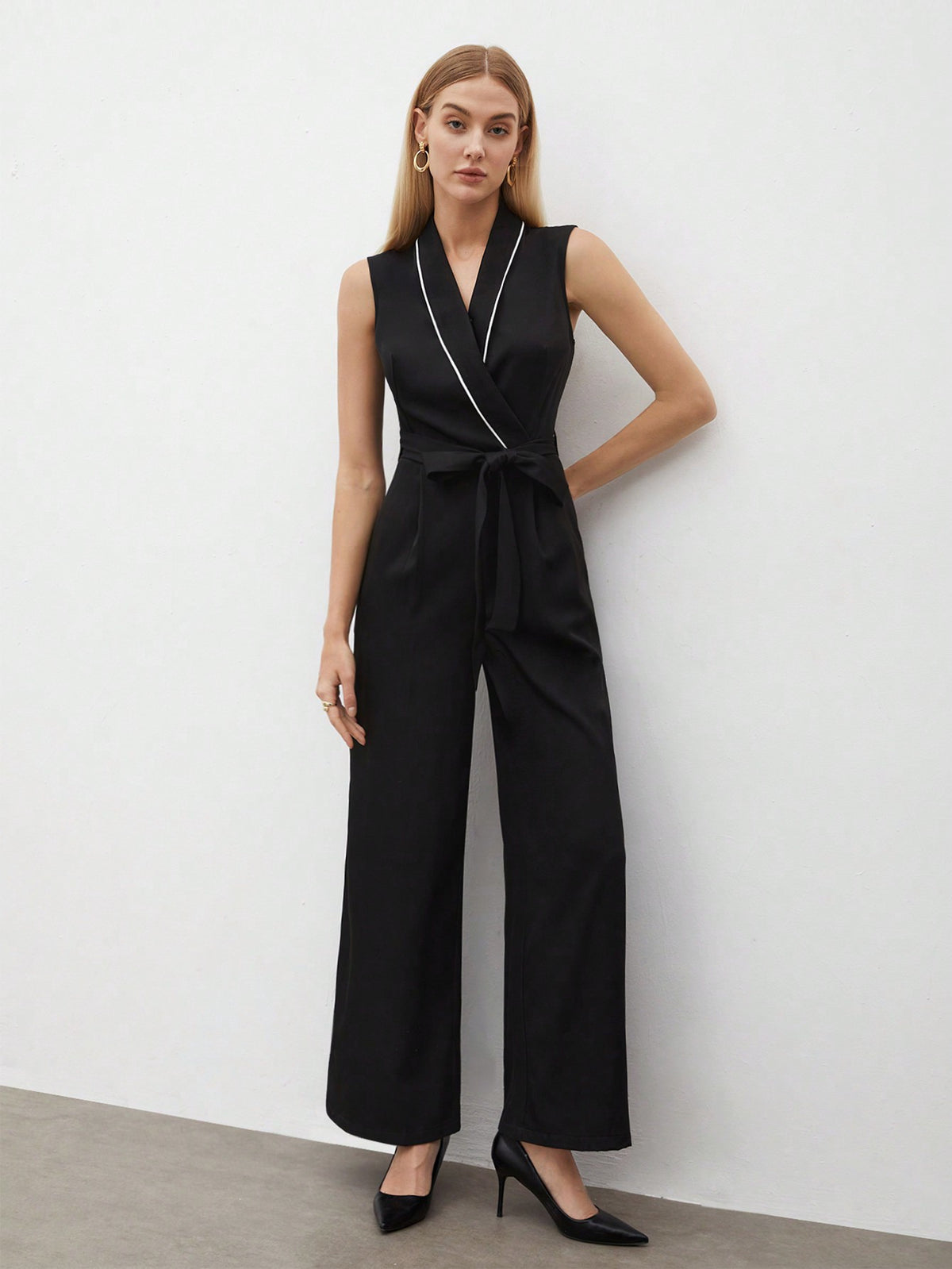 Women's Deep V-Neck Sleeveless Jumpsuit