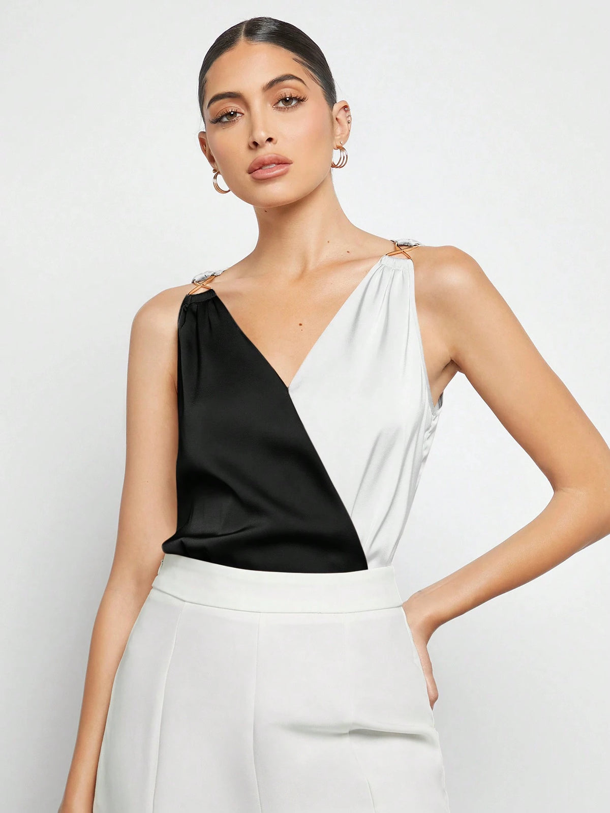 BIZwear Women's Elegant Color Block Sleeveless Blouse