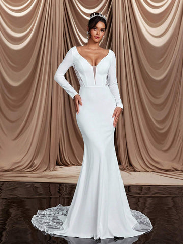 Elegant And Gorgeous Luxury Beige Embroidered Appliqué Lace Long-Sleeved V-Neck Tight Fishtail Skirt With Tail Suitable For Weddings, Events, Bachelor Parties, Vacations, Formal Balls, Bridal Wedding Dresses