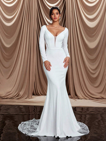 Elegant And Gorgeous Luxury Beige Embroidered Appliqué Lace Long-Sleeved V-Neck Tight Fishtail Skirt With Tail Suitable For Weddings, Events, Bachelor Parties, Vacations, Formal Balls, Bridal Wedding Dresses