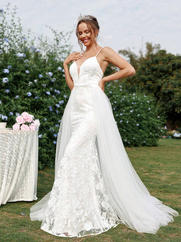 Elegant And Gorgeous White Suspender V-Neck Backless Straps Embroidered Oversized Trailing Mermaid Tail Wedding Dress