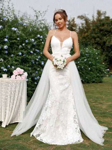Elegant And Gorgeous White Suspender V-Neck Backless Straps Embroidered Oversized Trailing Mermaid Tail Wedding Dress