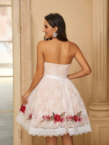 Elegant And Lovely Romantic Women White Lace Adorned Strapless Dress With Chest Pads And High Waist A-Line Umbrella Skirt For Bride, Party, Holiday, Music Festival, Graduation, Back-To-School, Dance, Cocktail Party, Etc.
