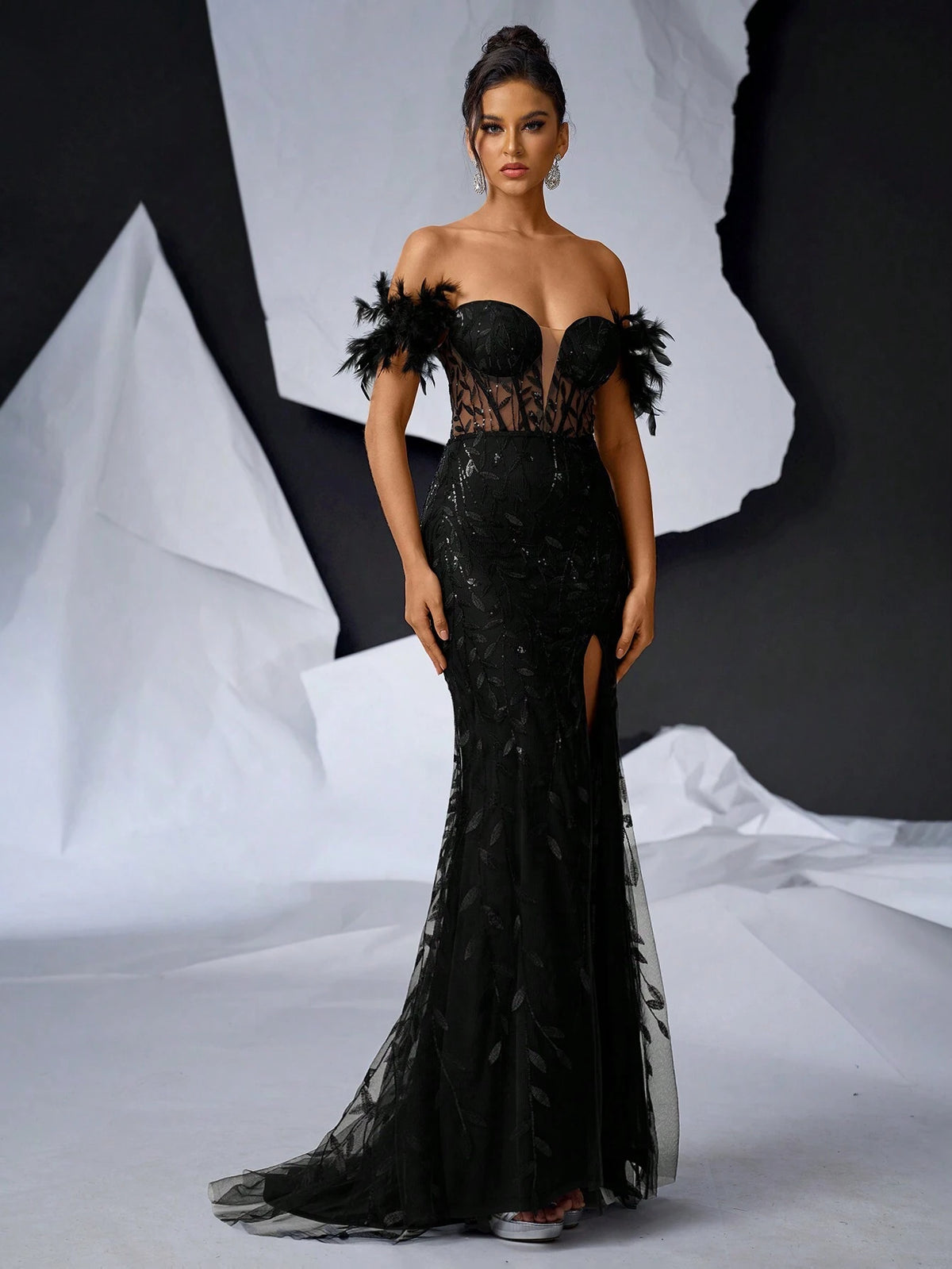 Elegant And Luxurious Black Off Shoulder Deep V-Neck Chest Cup Feather  Graduation Season, Wedding Season, And Other Formal Occasions. (Sleeve Cuffs Are Made Of Real Turkey Feathers)