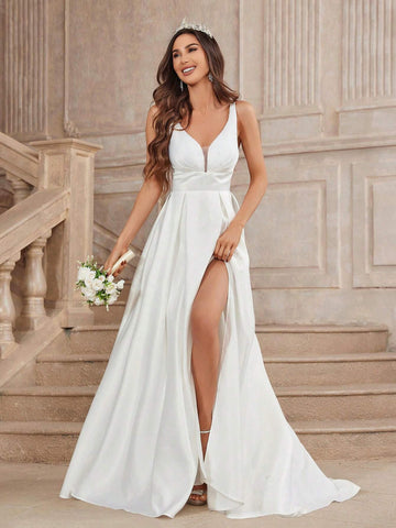 Elegant And Luxurious Satin High-Waisted Slim Fit Wedding Dress With A Split And Wide A-Line Hem That Drags To The Ground.