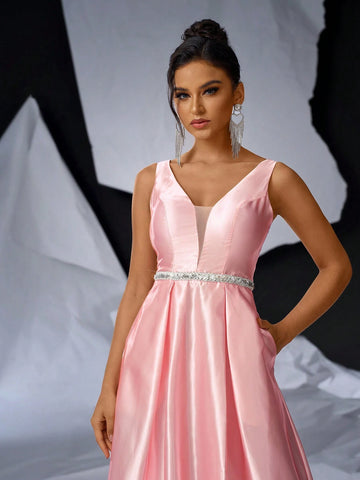 Elegant And Minimalistic Sleeveless V-Neck Dress With Contrast Mesh, High Waist, Perfect For Various Occasions Such As Dates, Parties, Holidays, Graduations, Weddings, And Gala Dinners