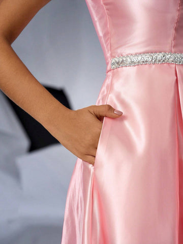 Elegant And Minimalistic Sleeveless V-Neck Dress With Contrast Mesh, High Waist, Perfect For Various Occasions Such As Dates, Parties, Holidays, Graduations, Weddings, And Gala Dinners