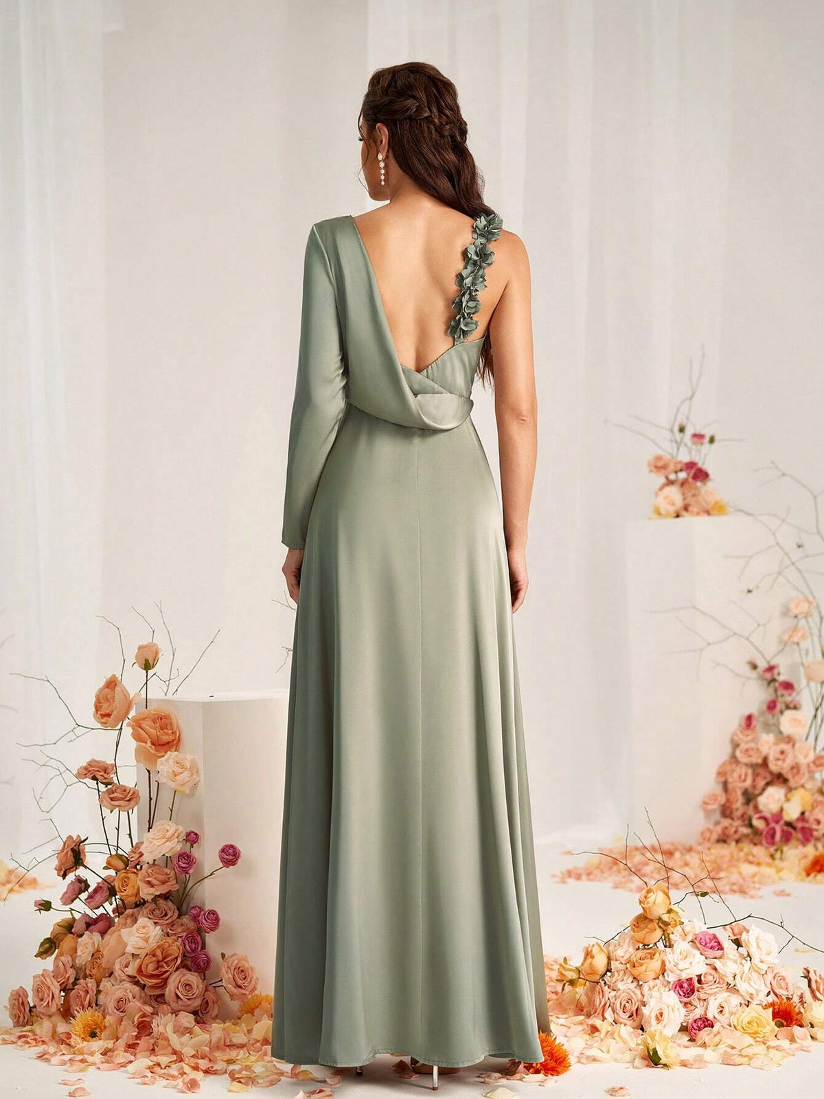 Elegant And Romantic Green Satin Fabric With Long Sleeves, Three-Dimensional Floral Lace Stitching As Shoulder Straps, Back Collar, Micro Fishtail Hem, Suitable For Wedding Occasions, Formal Bridesmaid Dresses