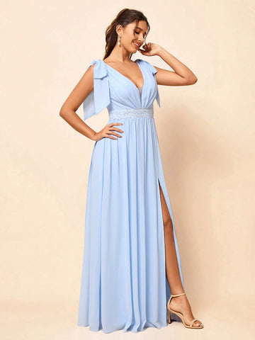 Elegant And Romantic Light Blue V-Neck Gathered Waist Spliced Lace Large A-Line Dress With Shoulder Bow And Front Slit Suitable For Weddings, Holiday Parties, Vacation, Graduation Season, Ramadan Informal Summer Bridesmaid Dress
