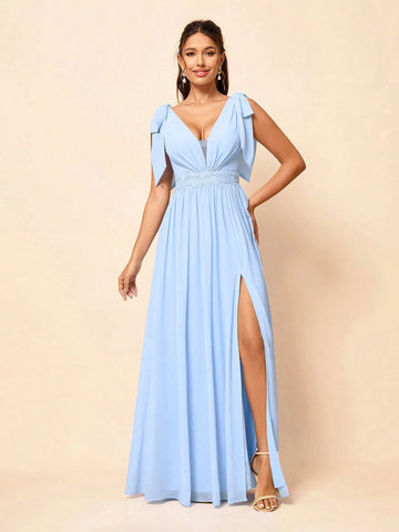 Elegant And Romantic Light Blue V-Neck Gathered Waist Spliced Lace Large A-Line Dress With Shoulder Bow And Front Slit Suitable For Weddings, Holiday Parties, Vacation, Graduation Season, Ramadan Informal Summer Bridesmaid Dress