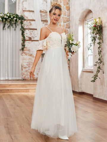 Elegant And Romantic Off-Shoulder Cami Wedding Dress With 3d Floral Decorations And Tulle Overlay