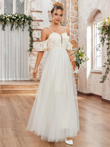 Elegant And Romantic Off-Shoulder Cami Wedding Dress With 3d Floral Decorations And Tulle Overlay