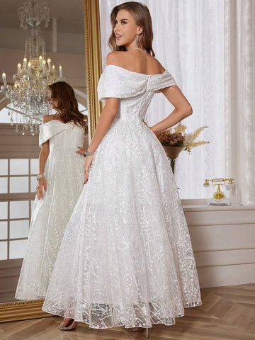 Elegant And Romantic Pattern Embroidered Off-Shoulder Wedding Dress With A Big Hem