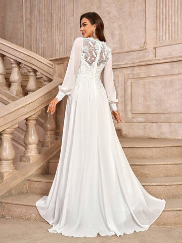 Elegant And Romantic White V-Neck Long Sleeve French Lace Spliced Chiffon Dress With Ruched Decoration And Flowing A-Line Floor-Length Wedding Dress