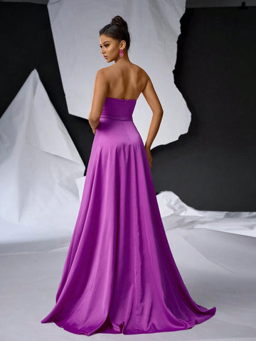 Elegant And Simple Purple Strapless Dress With Deep V-Neckline And Contrast Mesh Detail, Belted Design At Waist, Formal Ball Gown For Women, Perfect For Formal Events Such As Proms, Weddings, And Banquets