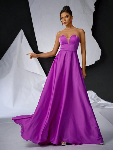 Elegant And Simple Purple Strapless Dress With Deep V-Neckline And Contrast Mesh Detail, Belted Design At Waist, Formal Ball Gown For Women, Perfect For Formal Events Such As Proms, Weddings, And Banquets