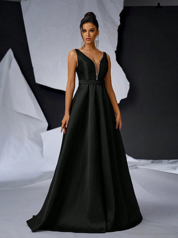 Elegant And Simple Wide-Shoulder Black Dress With Deep V-Neck And Contrast Mesh  Lace Up Back Dress, Suitable For Bachelor Parties, Weddings, Events And Various Banquets And Dancing Parties. Formal Ball Gown For Women