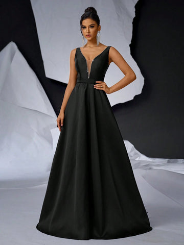 Elegant And Simple Wide-Shoulder Black Dress With Deep V-Neck And Contrast Mesh  Lace Up Back Dress, Suitable For Bachelor Parties, Weddings, Events And Various Banquets And Dancing Parties. Formal Ball Gown For Women