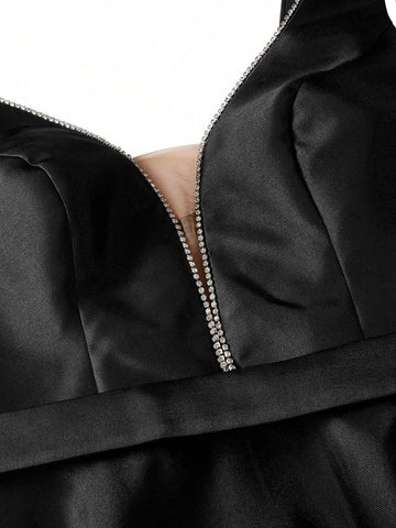 Elegant And Simple Wide-Shoulder Black Dress With Deep V-Neck And Contrast Mesh  Lace Up Back Dress, Suitable For Bachelor Parties, Weddings, Events And Various Banquets And Dancing Parties. Formal Ball Gown For Women