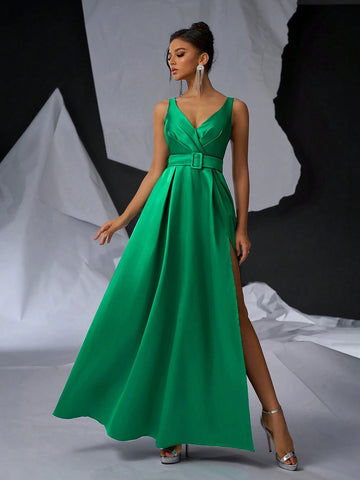 Elegant And Understated Green Satin Dress Features Wide Strap, V-Neckline, Wedding Party, Single-Party And Formal Evening Event.