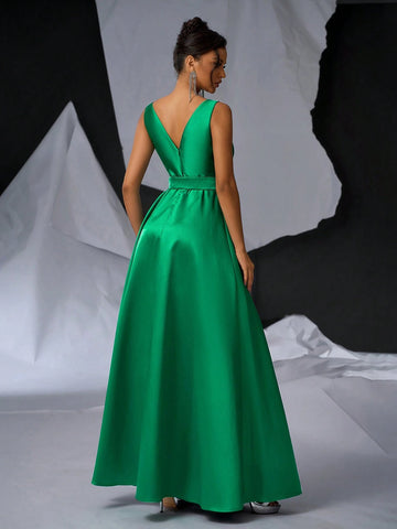 Elegant And Understated Green Satin Dress Features Wide Strap, V-Neckline, Wedding Party, Single-Party And Formal Evening Event.