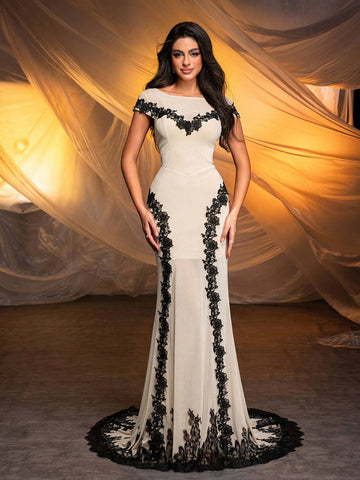 Elegant Atmosphere Apricot Round Neck Mesh Sheer Covered Sleeve Whole Stereoscopic Applique Hem Whole Circle Lace Appliqué Dating Bachelorette Party Wedding Event Heavy Duty Evening Gowns