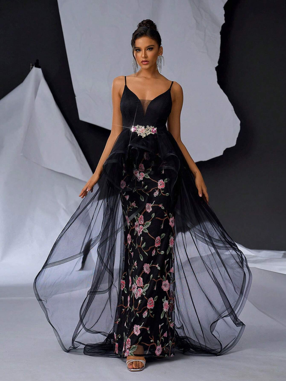 Elegant Black Straps V-Neck Bra Cups Upper Section Lace Waist SectionRomantic Embroidery Flowers And Floor Dragging Pendulum Dating Bachelorette Party Graduation Wedding Event Heavy Industry Dinner Party