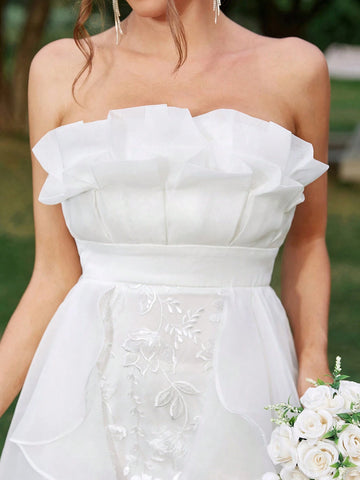 Elegant, Gorgeous And Cute Women's Lace And Organza Patchwork Wedding Dress  And Long Train. Suitable For Parties, Dances, Vacation Lawn Weddings, Flowing Hem, Informal Wedding Dresses.