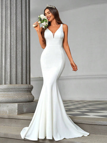 Elegant, Gorgeous, Romantic, Sexy, Bow Decorated Fish Tail Wedding Dress With Ultra-Long Train