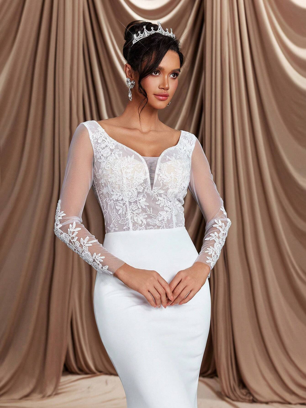 Elegant Luxurious Ivory V-Neck Sexy Backless Lace Splice Stretchy Bodycon Fishtail Maxi Dress With Detachable Train, Suitable For Weddings, Parties, And Bridal Ceremonies