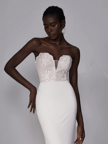 Elegant Luxurious Sexy Cold-Shoulder Strapless V-Neck Backless Sheer Mesh Lace Applique And French Lace Detail Patchwork Stretchy Satin Mermaid Long Tail Wedding Dress